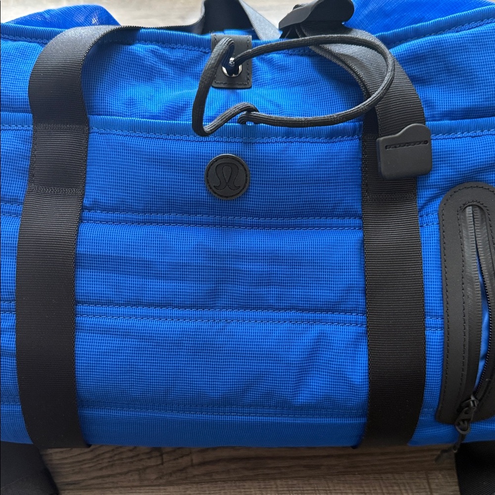 Lululemon Duffle bag - Picture 2 of 11